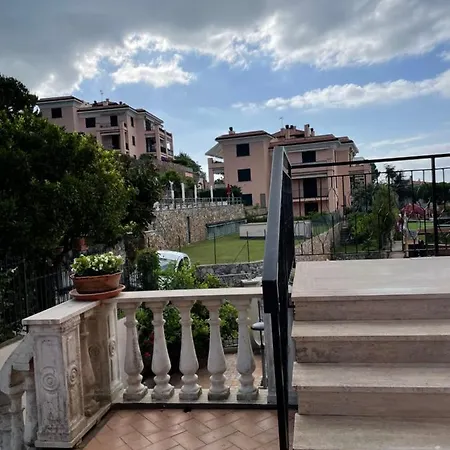 Apartment Aurora & Nicole Ideal Per Biker E Parcheggio Gratuito Pietra Ligure Exterior photo